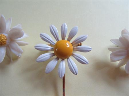 Vintage 1960's Mod Daisy Pin And Earrings
