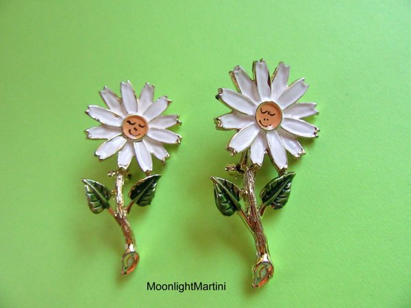 Anthropomorphic Pin Set Smiling Daisies Vintage Jewelry 