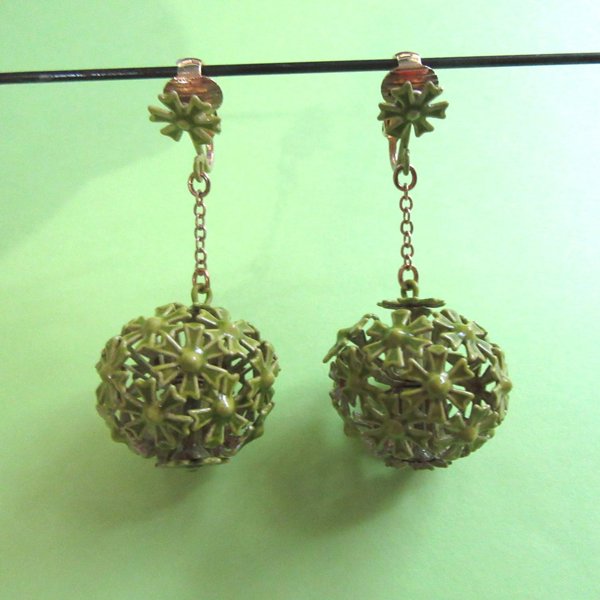 1960's Mod Green Daisy Earrings Vintage Jewelry 