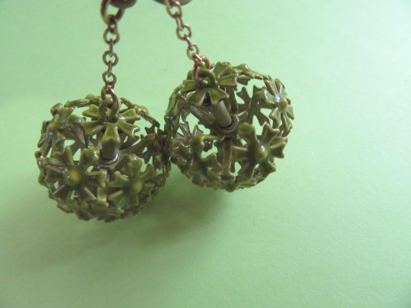 1960's Mod Green Daisy Earrings Vintage Jewelry 