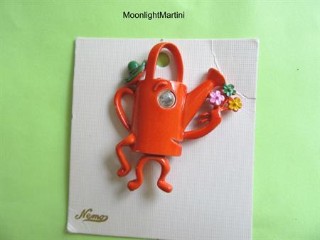 Anthropomorphic Google Eyes Pin RARE Nemo Watering Can Googly Eyes Original Card Mint Shape Figural Gardening Gardener