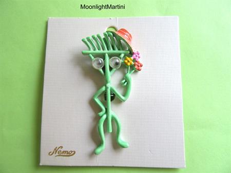 Anthropomorphic Google Eyes Pin RARE Nemo Rake Googly Eyes Original Card Mint Shape Figural Gardening Gardener