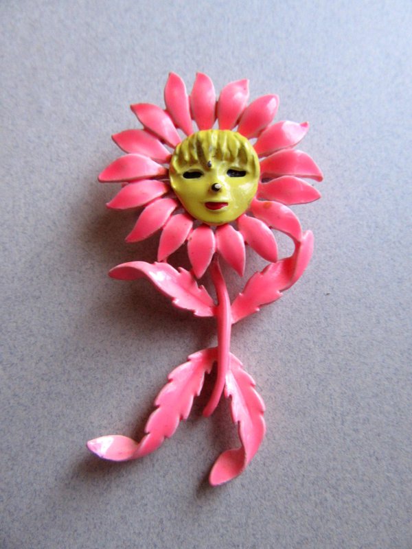  Vintage Anthropomorphic Daisy Pin Signed JJ 