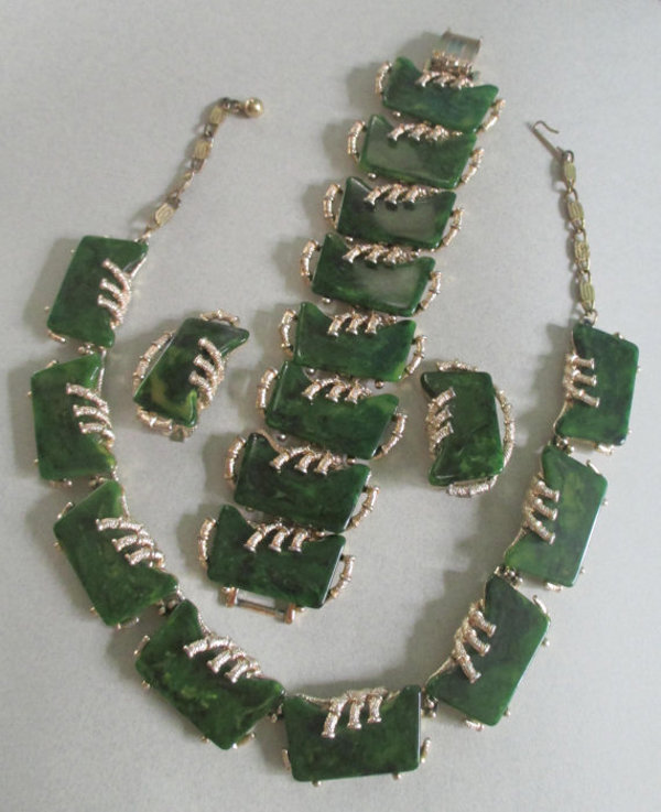 Vintage Bakelite Necklace Set Signed ART Signed Jewelry