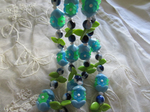 1960s Flower Necklace BLUE and GREEN Vintage Jewelry 