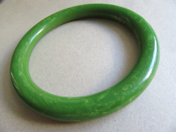 Vintage Green Bakelite Bangle Bracelet 