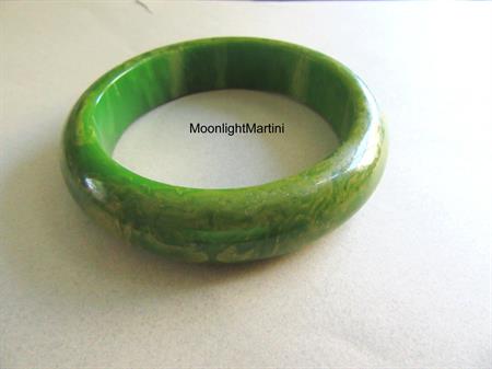 Bakelite Bracelet Bangle Swirly Apple Green and Yellow Chunky Vintage Costume Jewelry