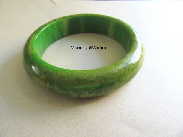Vintage Bakelite Bracelet Bangle Apple Green 