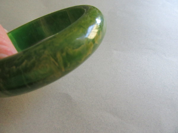 Vintage Bakelite Bracelet Bangle Apple Green 