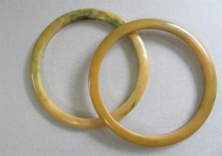 Vintage Bakelite Bangle Bracelet Set  Mustard Green 