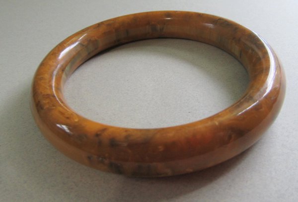Vintage Bakelite Bangle Bracelet Peanut Butter 