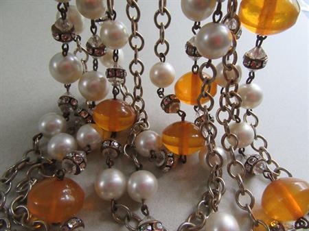 Bakelite and Faux Pearls Necklace  Vintage  Jewelry 
