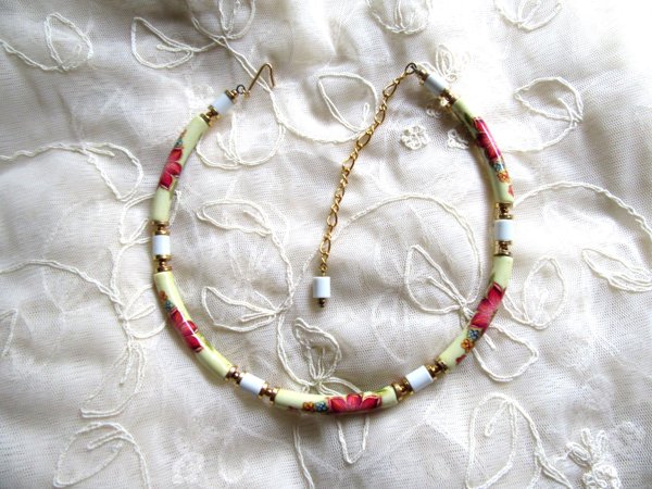 1970's Floral Glass Necklace Japan Vintage Jewelry
