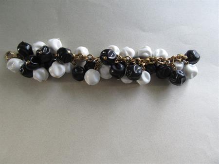 Black And White Beaded Cha Cha Chain Lucite Bracelet 1950's Vintage Costume Jewelry