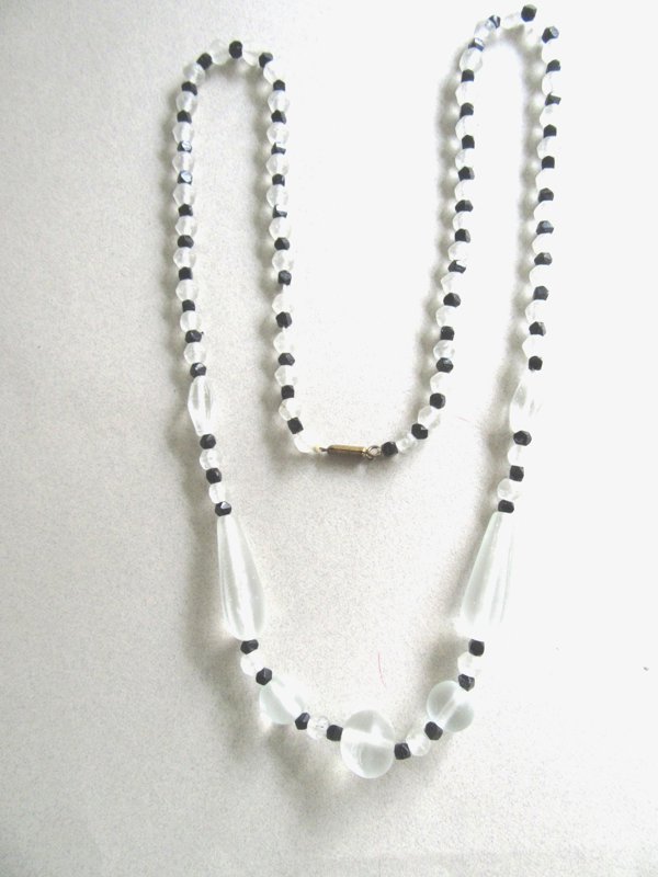 Vintage 1920's Art Deco Glass Necklace '20's Jewelry
