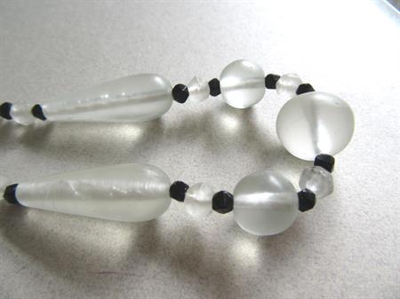 Vintage 1920's Art Deco Glass Necklace '20's Jewelry