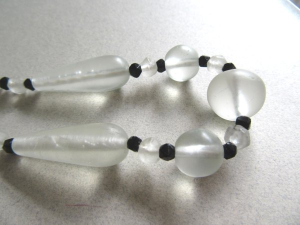 Vintage 1920's Art Deco Glass Necklace '20's Jewelry