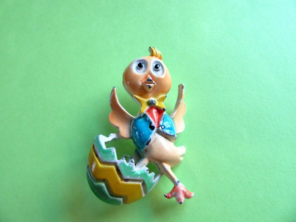 Vintage Anthropomorphic Pin Chick in Egg Signed Jewelry