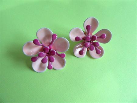 Mod Earrings 1960's Flowers Clip Ons Pink Purple Vintage Costume Jewelry Go Go Twiggy Flower Child