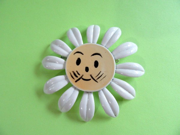 Vintage Anthropomorphic Daisy Pin  Mod 1960's Jewelry 
