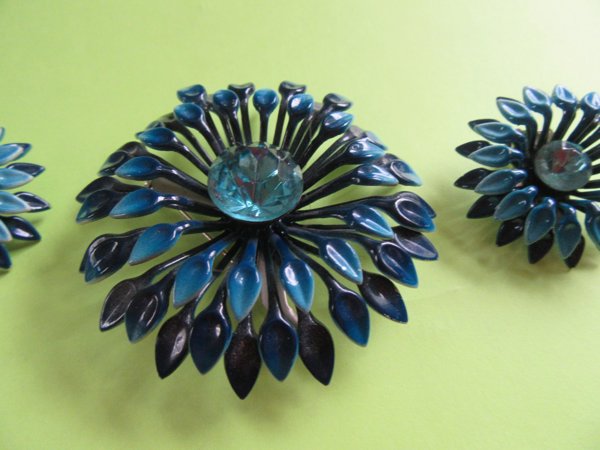 Mod Blue Rhinestone Flower Pin Set Vintage Jewelry