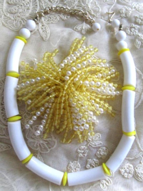 Mod 1960's Pin Hong Kong Choker Necklace Vintage Jewelry 