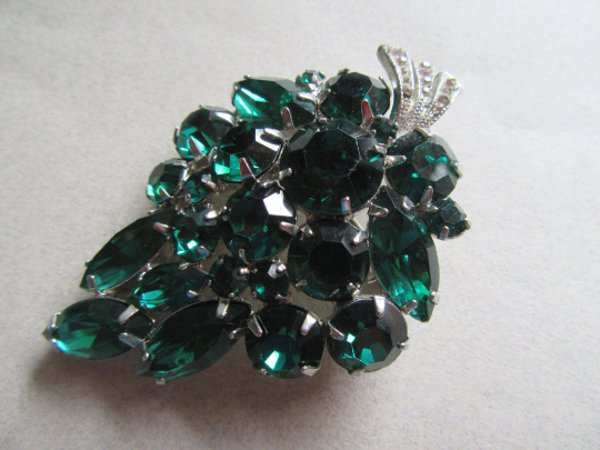 Green Rhinestone Pin Vintage Jewelry
