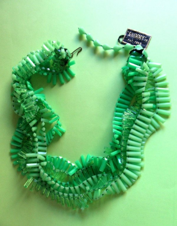 Mod 1960's Green Shimmy Choker Necklace Vintage Jewelry