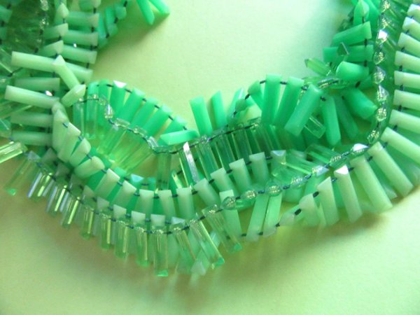 Mod 1960's Green Shimmy Choker Necklace Vintage Jewelry
