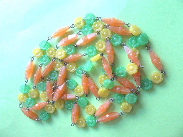 Mod 1960's Flower Necklace Hong Kong  60's Vintage Jewelry