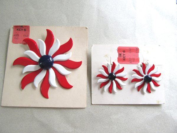 1960's Mod Metal Flower Pin Set Vintage Jewelry