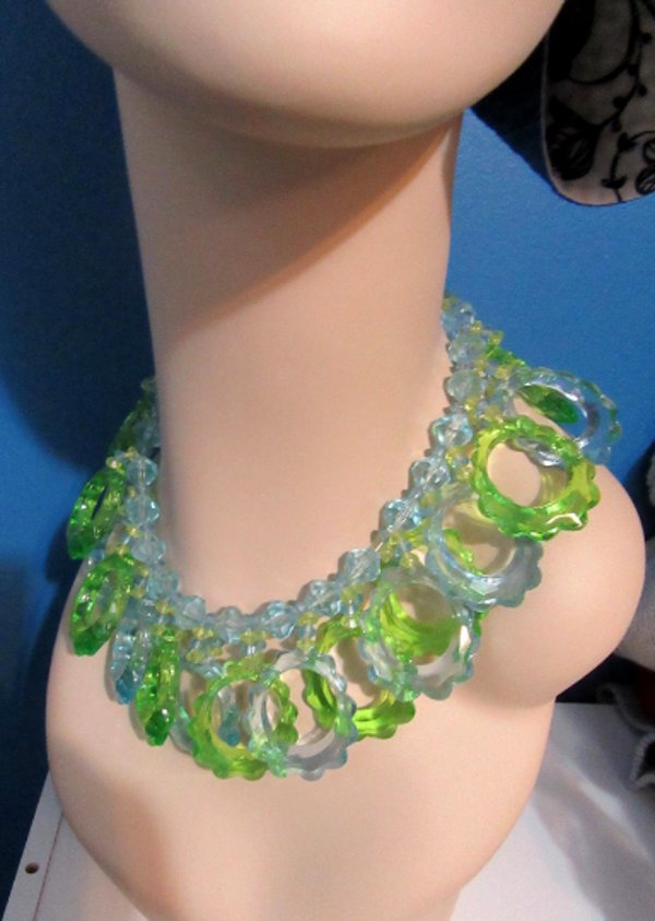 Mod 1960's Lucite Coker Necklace Vintage Jewelry 