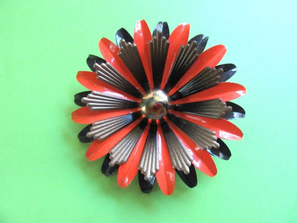 Vintage Mod 1960's Flower Pin Never Worn  Vintage  ewelry