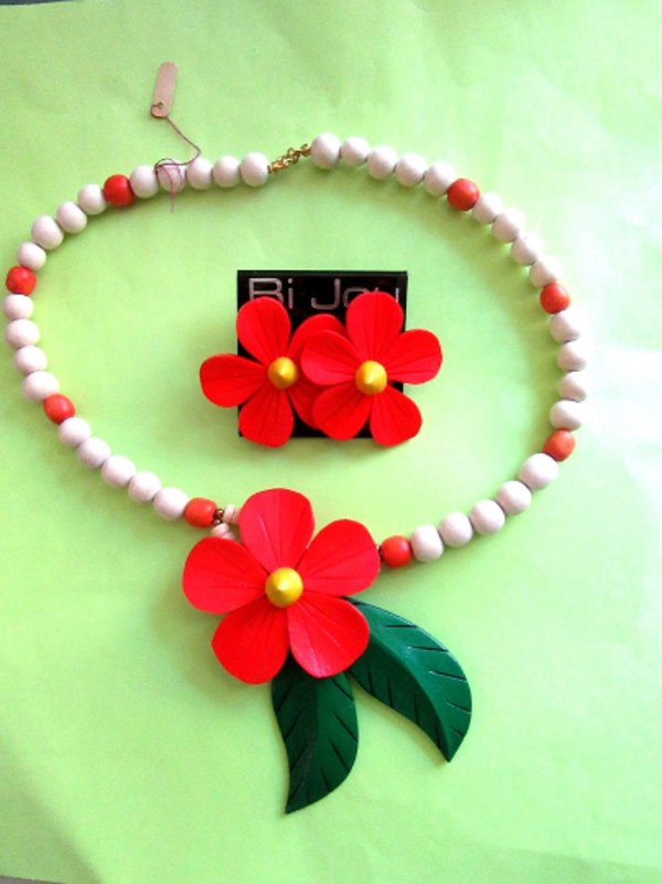 1980's Hibiscus Necklace Set Unworn Vintage Jewelry