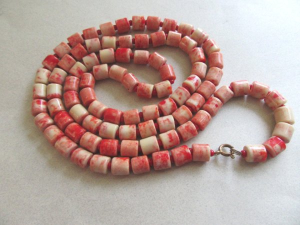 Vintage Glass Necklace Beads Mottled Cream and Red 