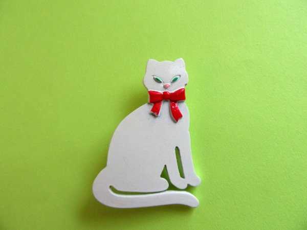 Vintage JJ White Cat Pin Holiday Christmas Jewelry