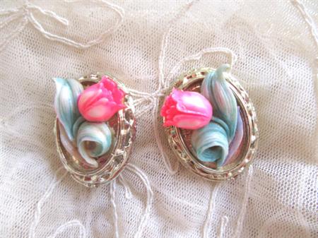 1950's Mid Century Earrings Pink Tulips Molded Plastic Clip Ons 50's Accessories Spring Flowers Vintage Costume Jewelry