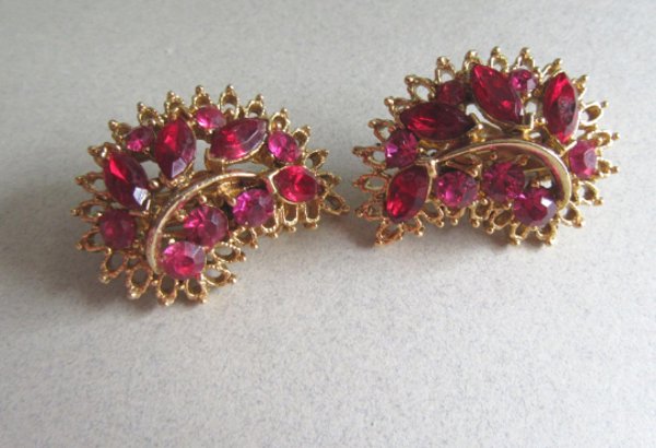 Vintage Pink Rhinestone Earrings