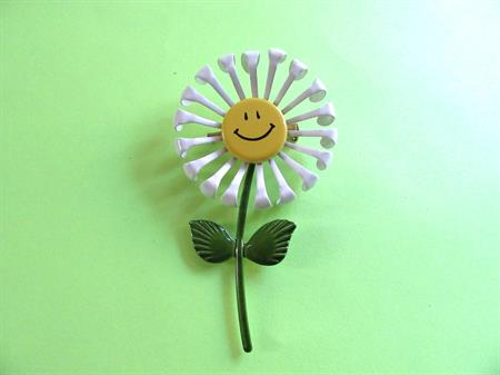 Anthropomorphic Daisy Pin Brooch Smiling 1960's Vintage Costume Jewelry Summer Hippie Flower Power '60 Accessories Figural