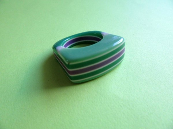 1960's Mod Lucite Ring Size 6 1/4 Vintage Jewelry