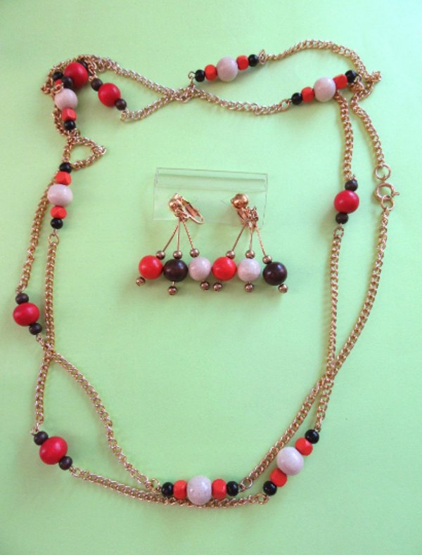 Vintage Mod 1960's Necklace  Set Wood Beads 