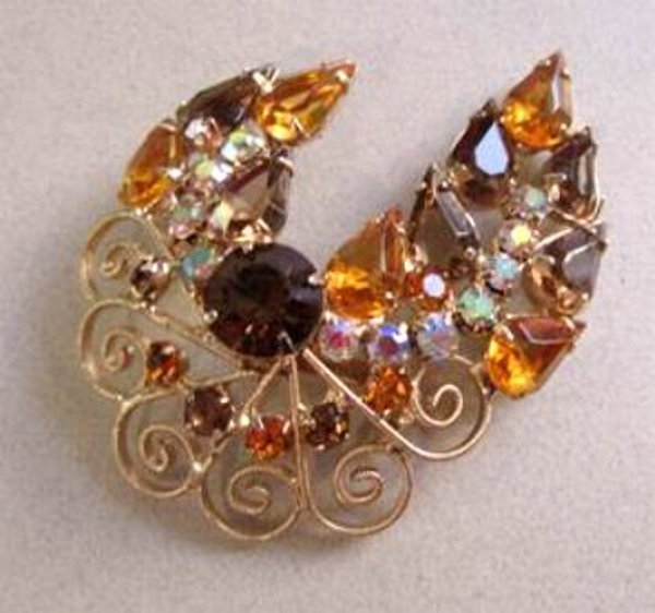 Vintage Juliana ? Rhinestone Pin