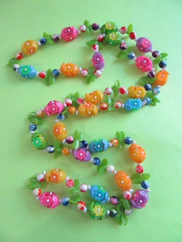 Mod 1960s Flowers Necklace Hong Kong Vintage Jewelry
