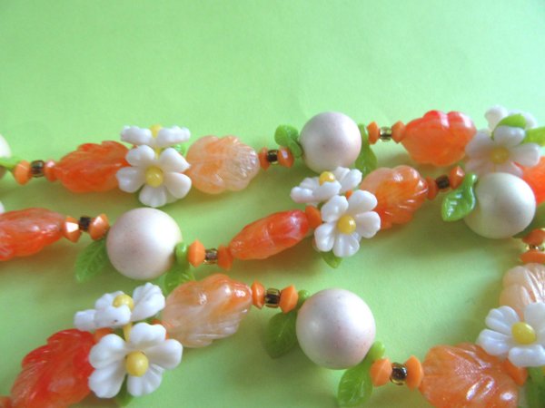 1960's Mod Daisy Necklace Vintage Jewelry Long Beads 