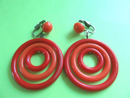 Mod 1960's Clip On Earrings  Red And Orange Concentric Circles '60's Accessories Vintage Costume Jewelry Twiggy Go Go