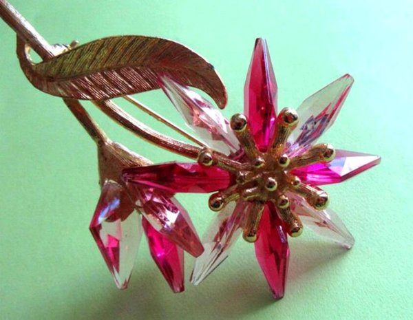 Mod 1960's Pink Lucite Flower Pin Vintage Jewelry 
