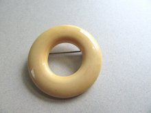 Vintage Bakelite Wreath Pin Corn Maize Yellow