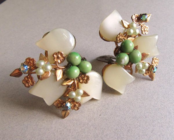 1950's Lucite Tulip Earrings Vintage Jewelry 