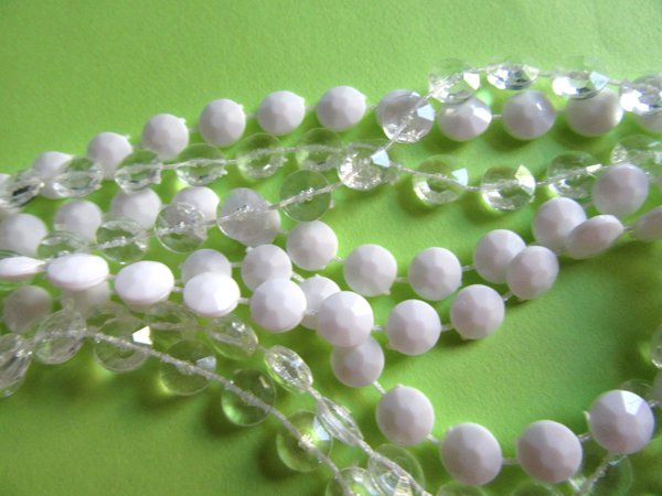 Mod 1960's Mod White Necklace Set