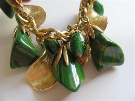 Vintage Bakelite And Lucite Charm Bracelet 